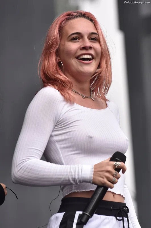 Bea Miller photo 14 of 340