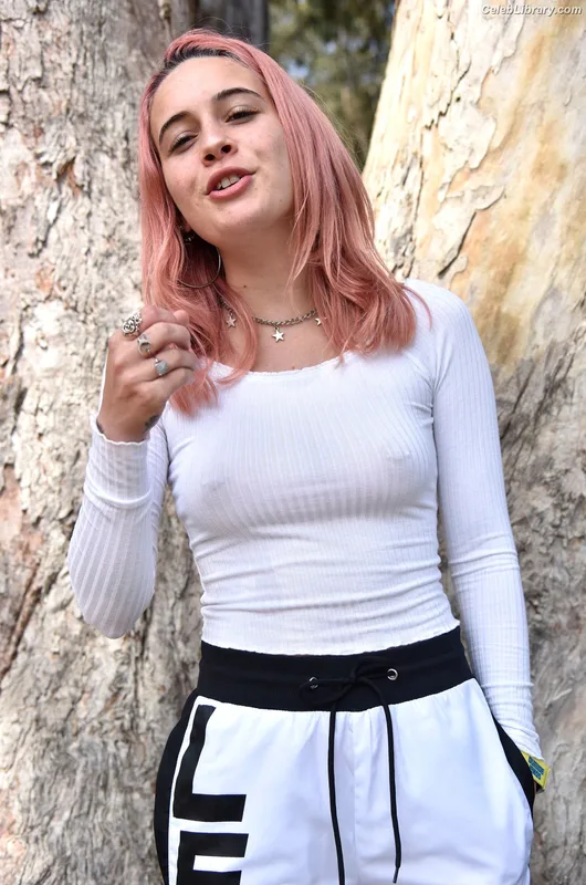 Bea Miller photo 18 of 340