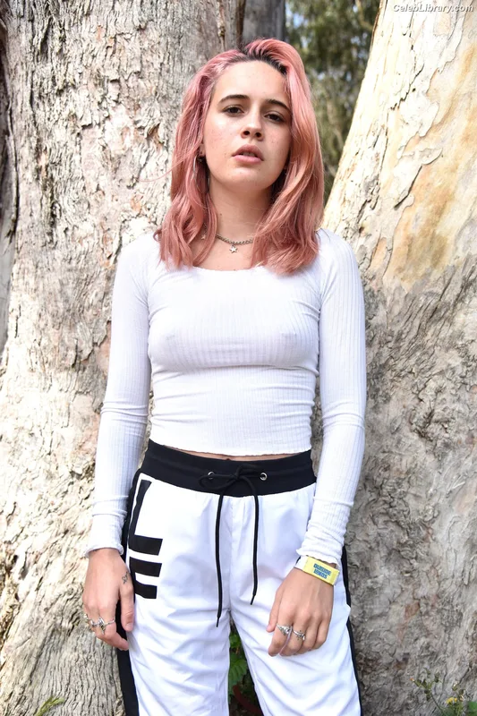 Bea Miller photo 21 of 340