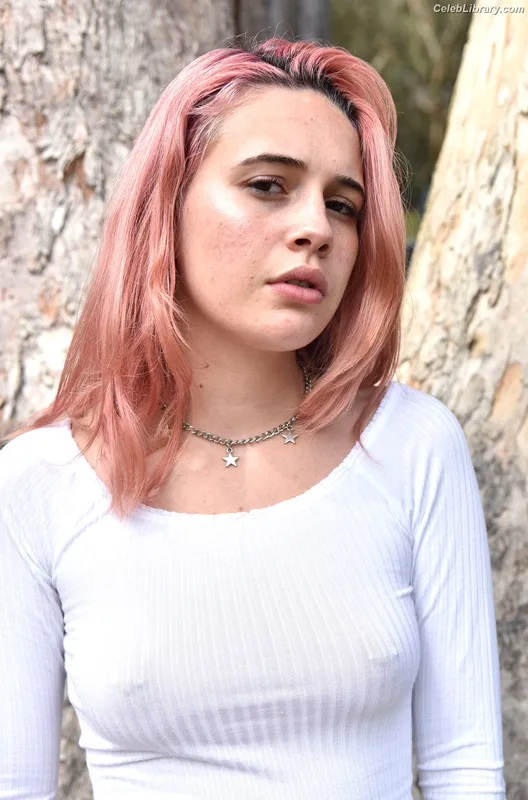 Bea Miller photo 22 of 340