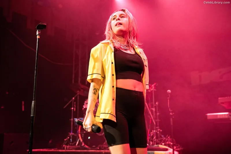 Bea Miller photo 23 of 340