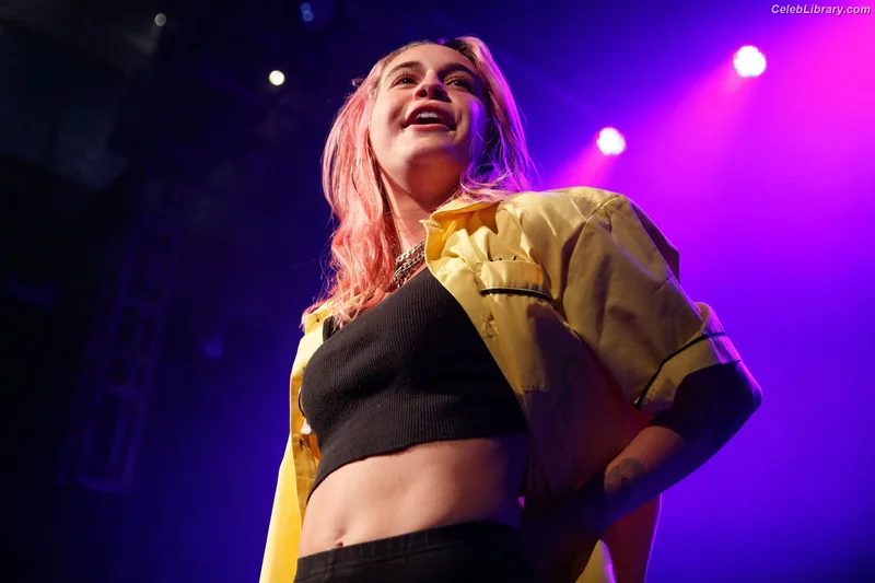 Bea Miller photo 24 of 340