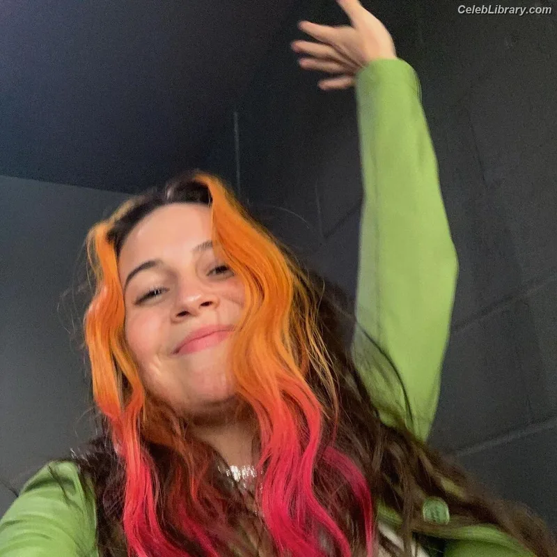 Bea Miller photo 2 of 340