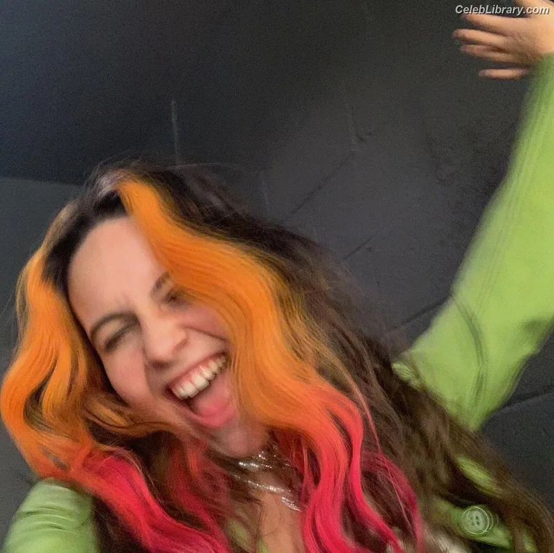 Bea Miller photo 10 of 340