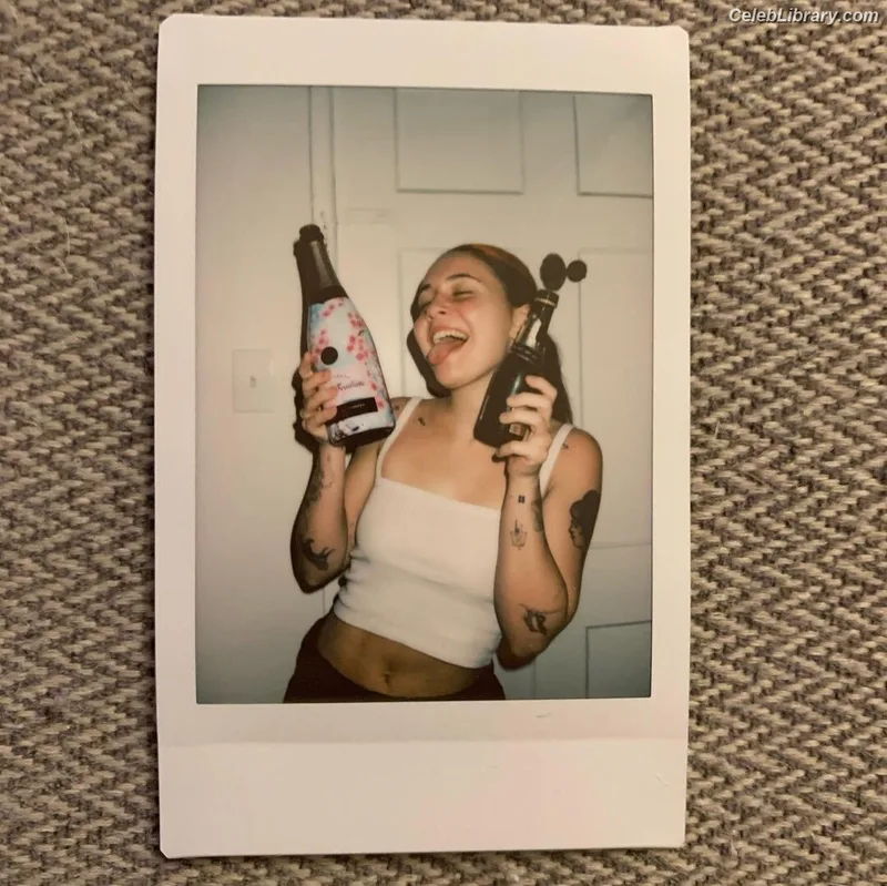 Bea Miller photo 16 of 340