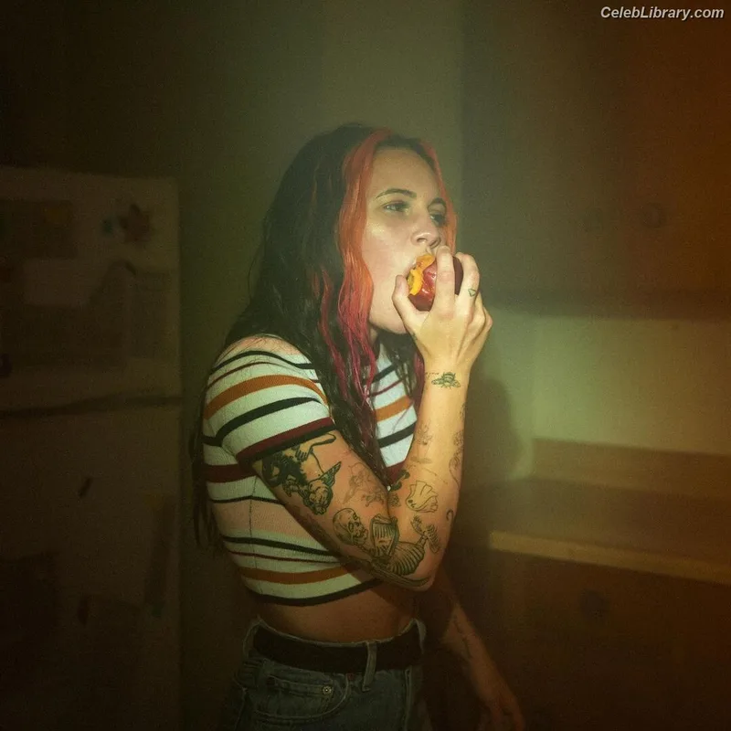 Bea Miller photo 18 of 340