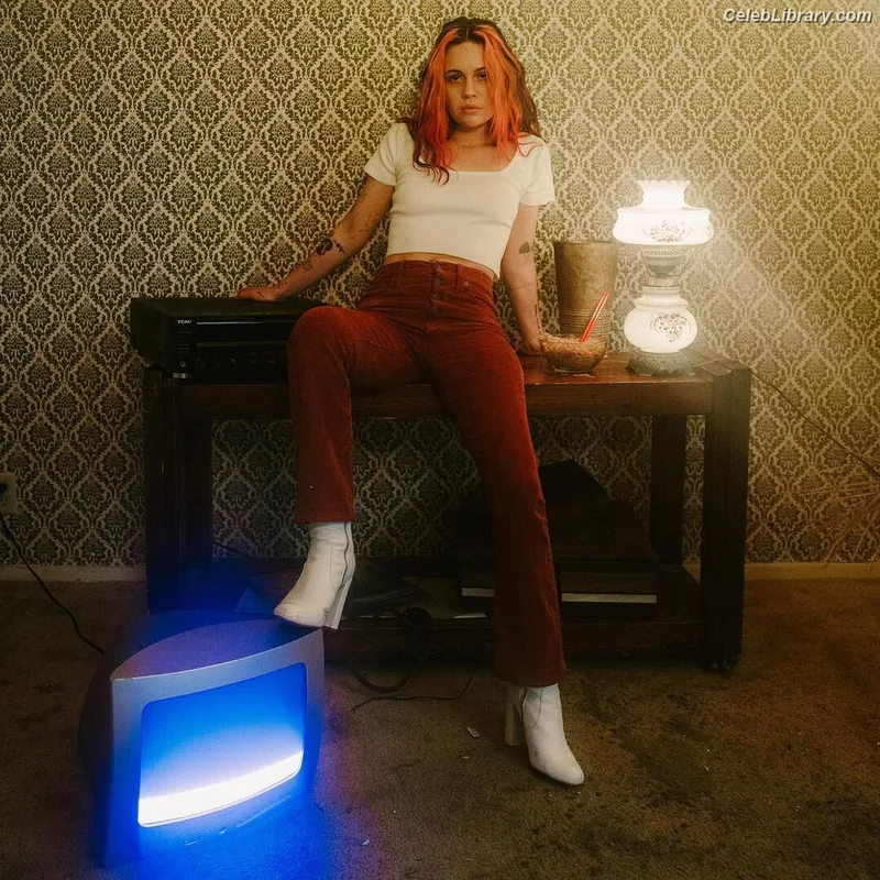 Bea Miller photo 20 of 340