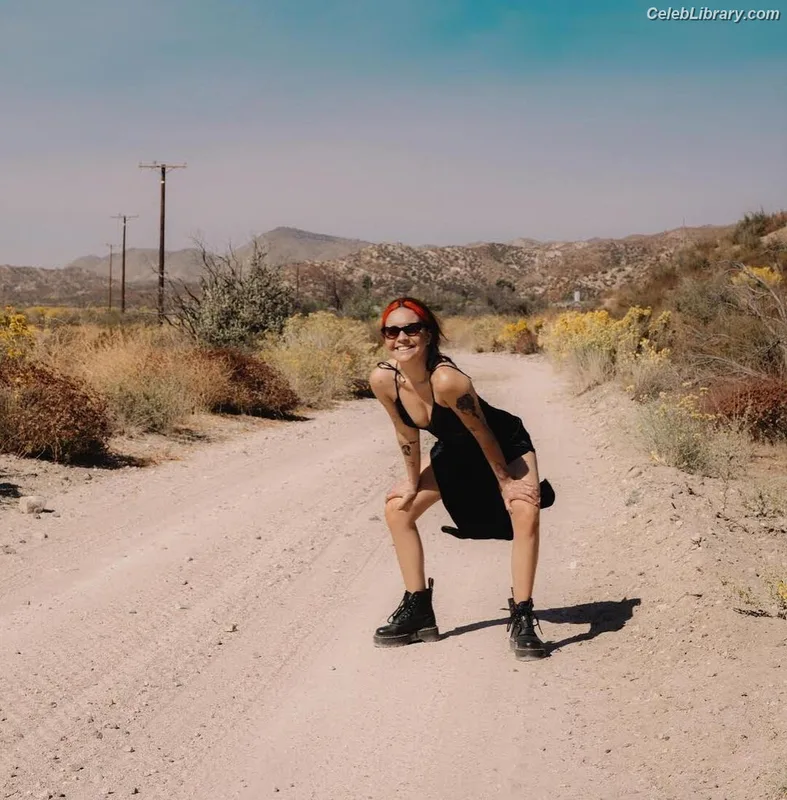 Bea Miller photo 24 of 340