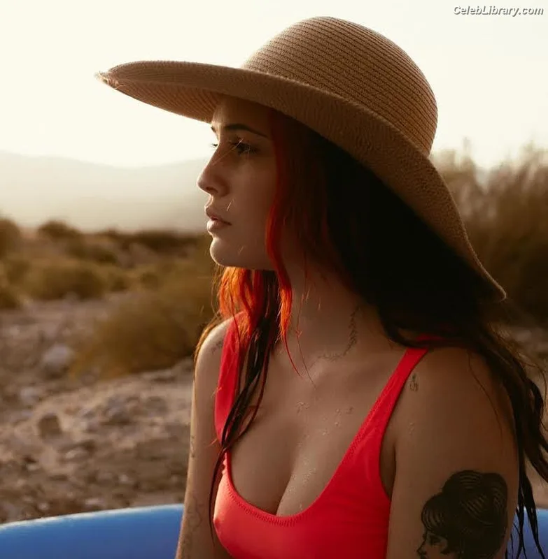 Bea Miller photo 1 of 340