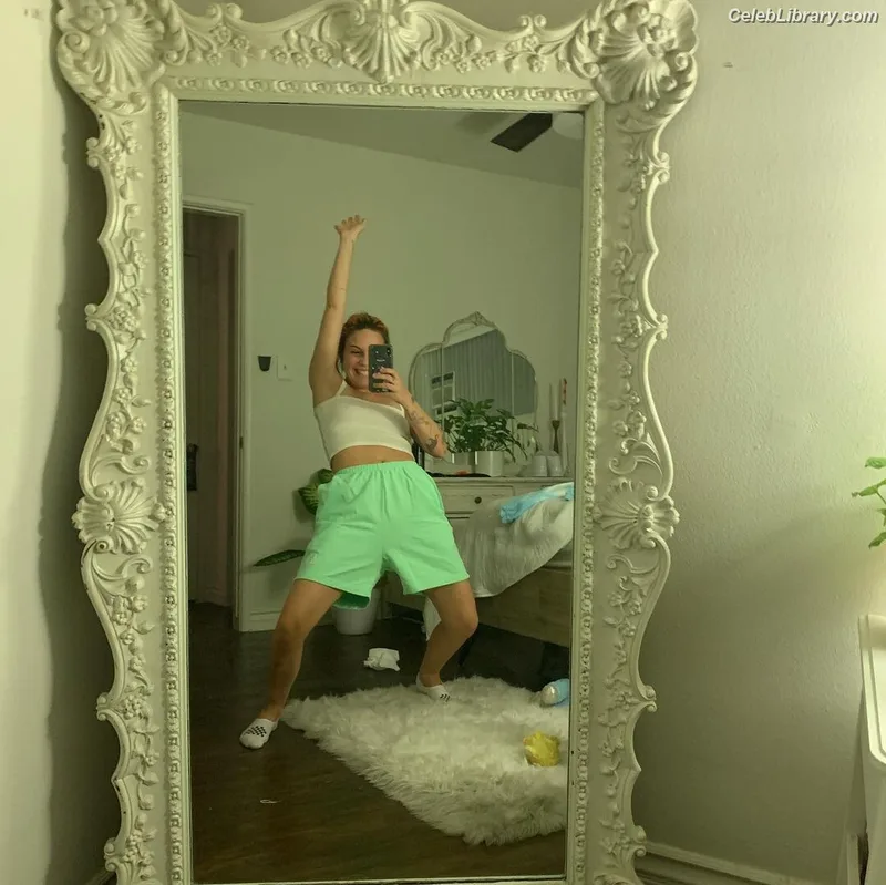 Bea Miller photo 5 of 340