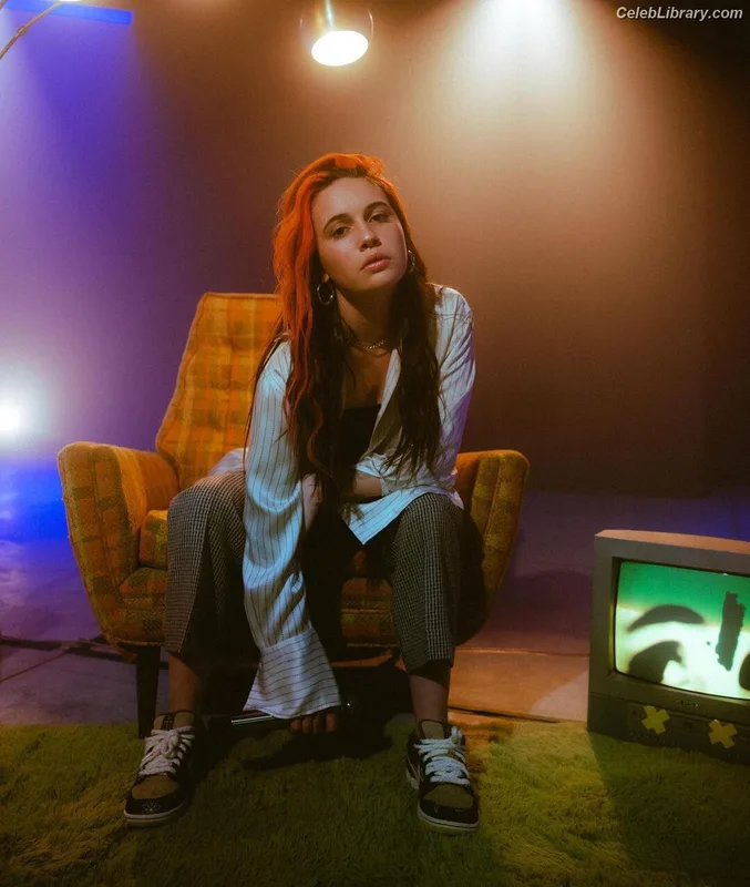 Bea Miller photo 6 of 340