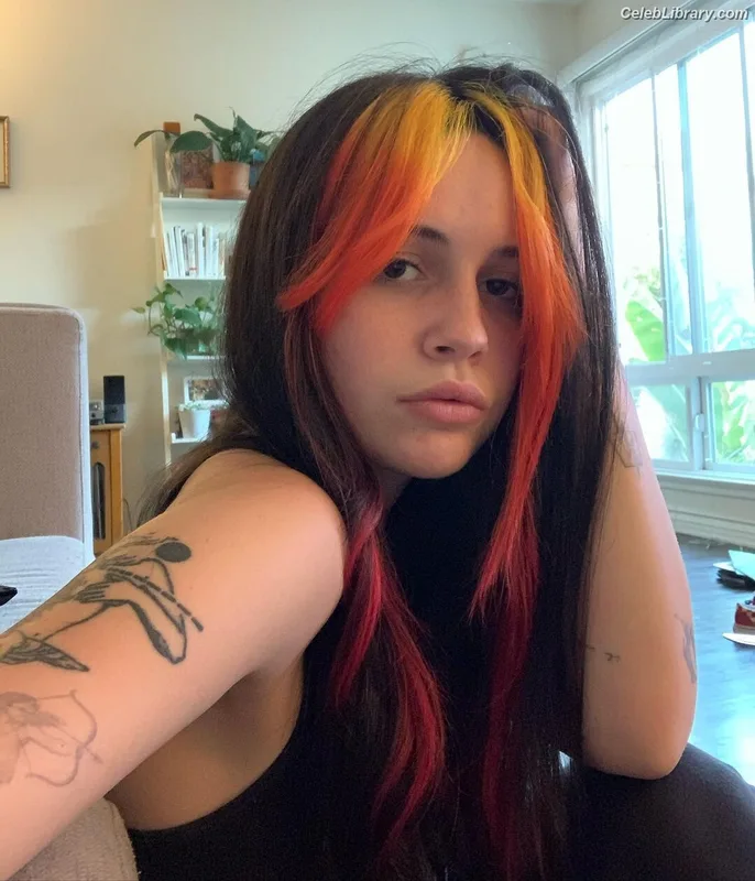 Bea Miller photo 15 of 340