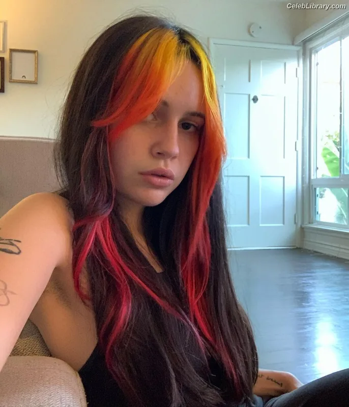 Bea Miller photo 16 of 340