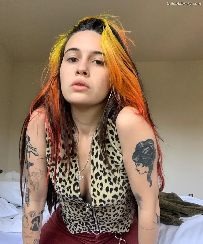 Bea Miller photo 19 of 340