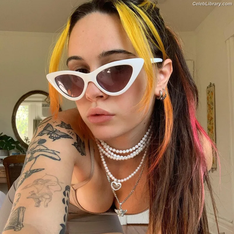 Bea Miller photo 3 of 340
