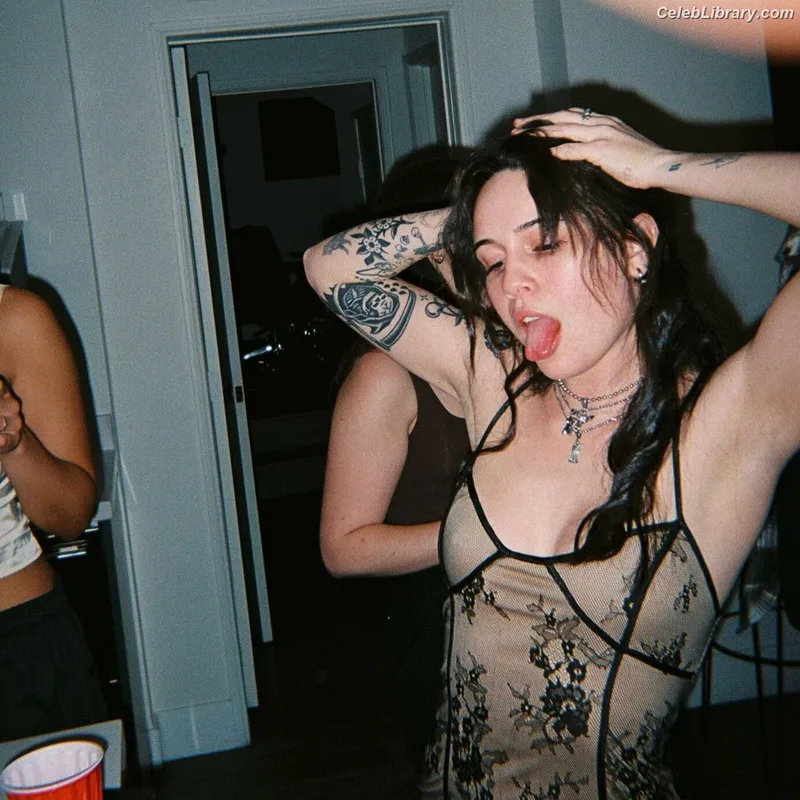 Bea Miller photo 7 of 340