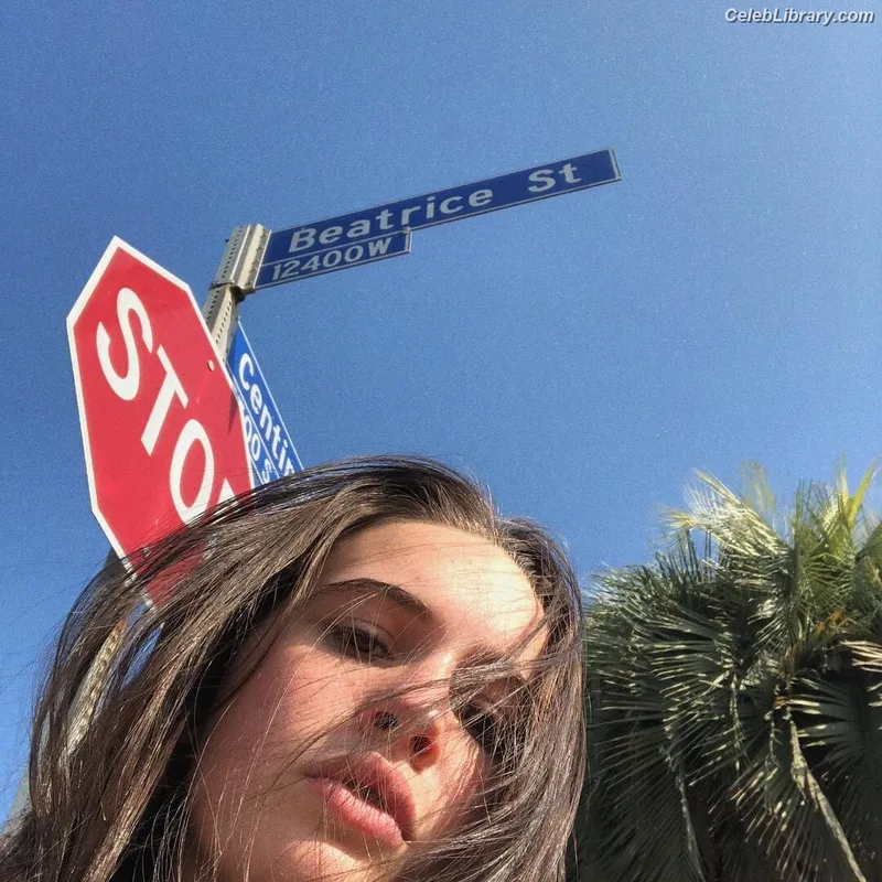 Bea Miller photo 1 of 340