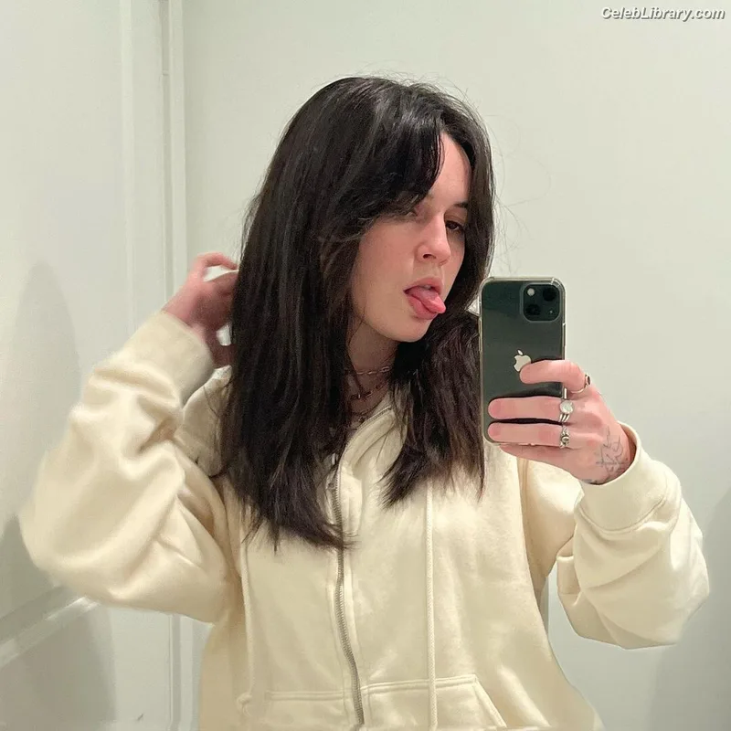 Bea Miller photo 3 of 340