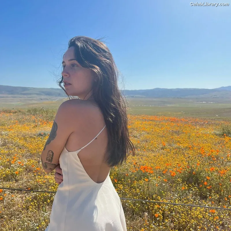Bea Miller photo 9 of 340
