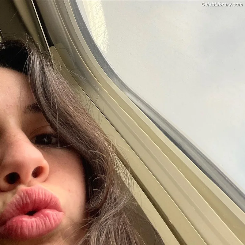 Bea Miller photo 11 of 340