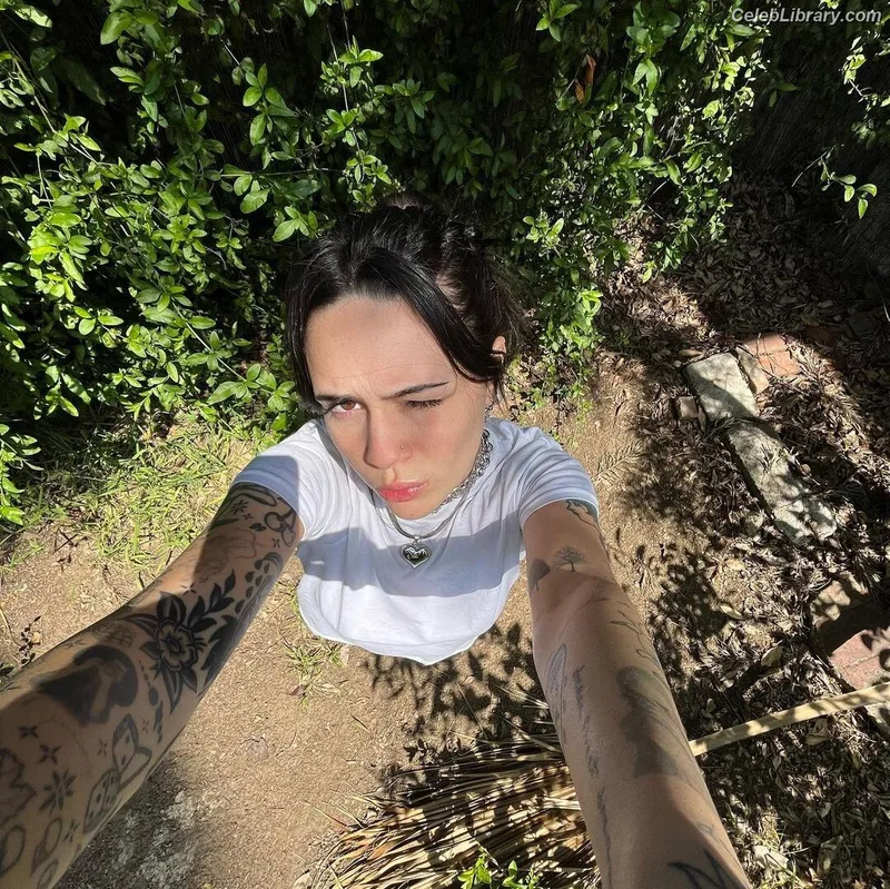 Bea Miller photo 16 of 340