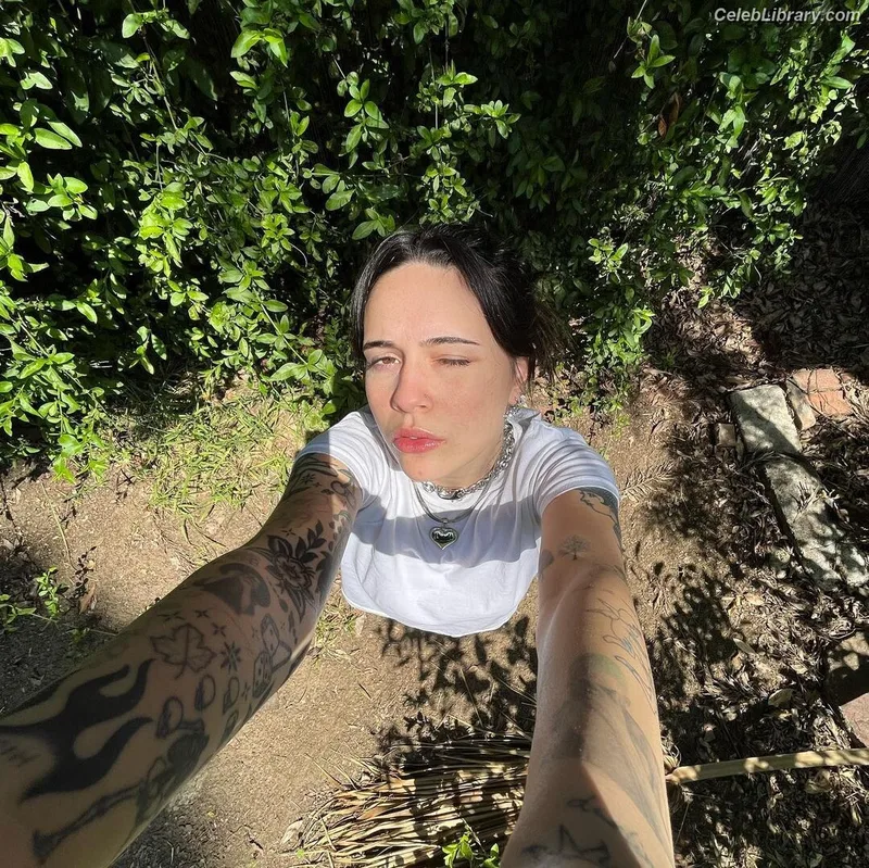 Bea Miller photo 17 of 340