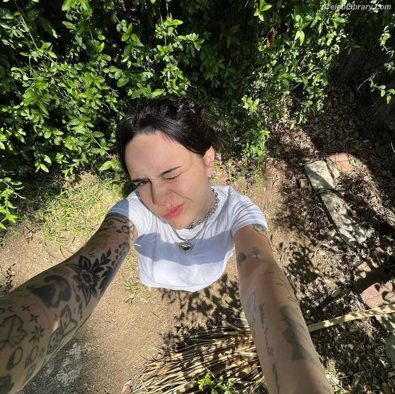 Bea Miller photo 18 of 340