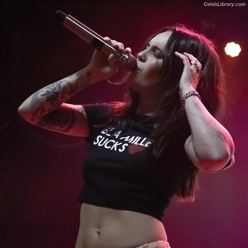 Bea Miller photo 17 of 340