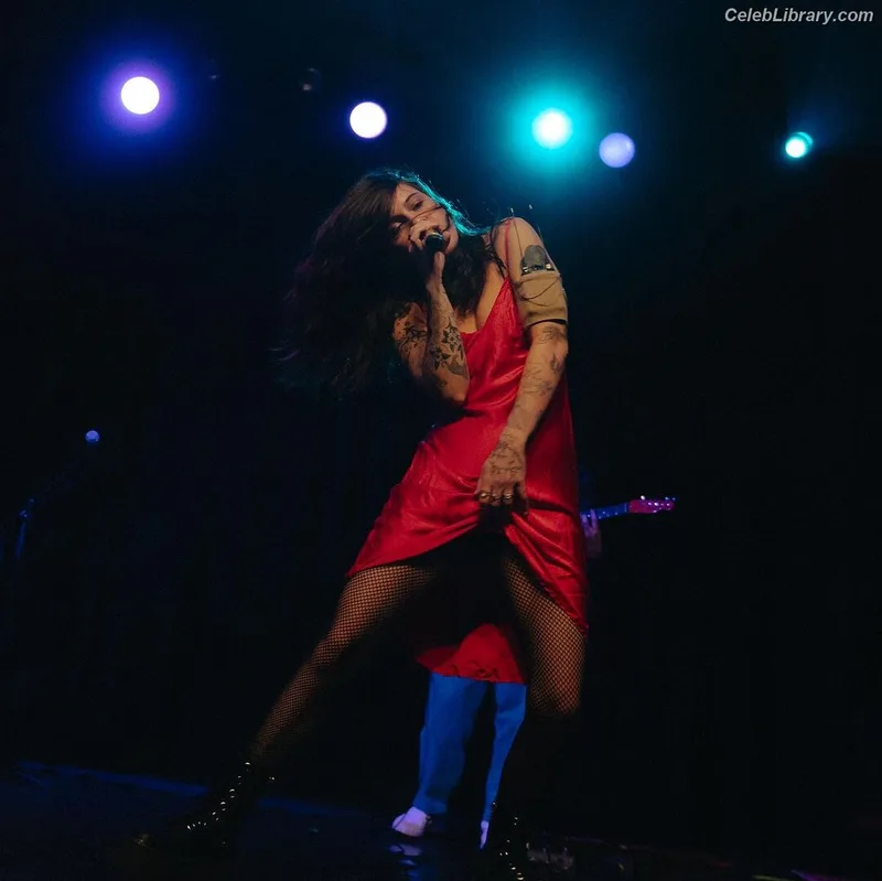 Bea Miller photo 19 of 340