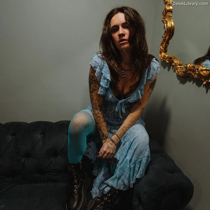 Bea Miller photo 2 of 340