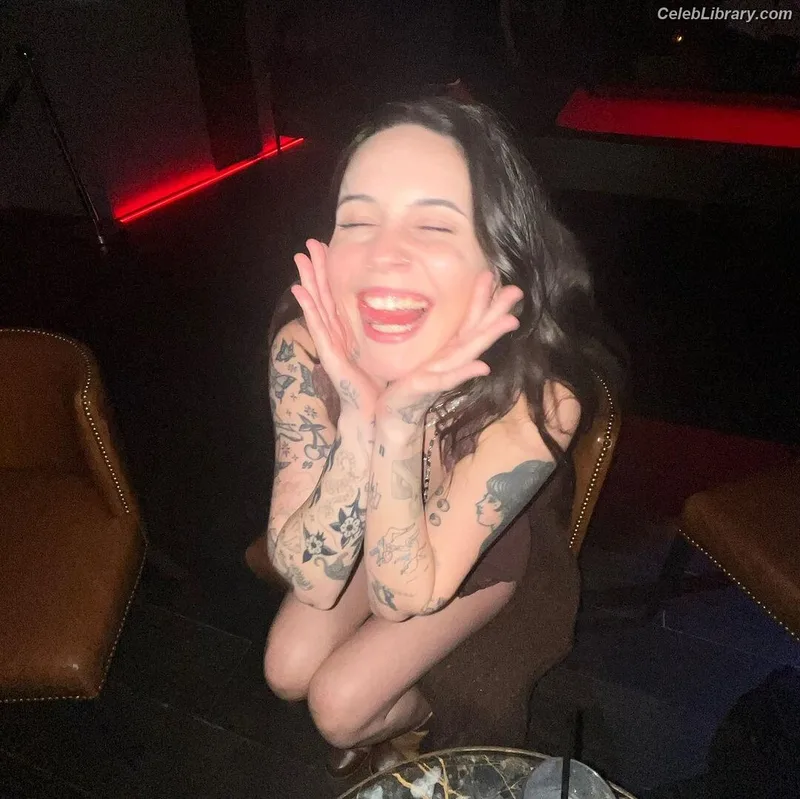 Bea Miller photo 13 of 340