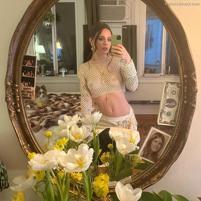 Bea Miller photo 17 of 340