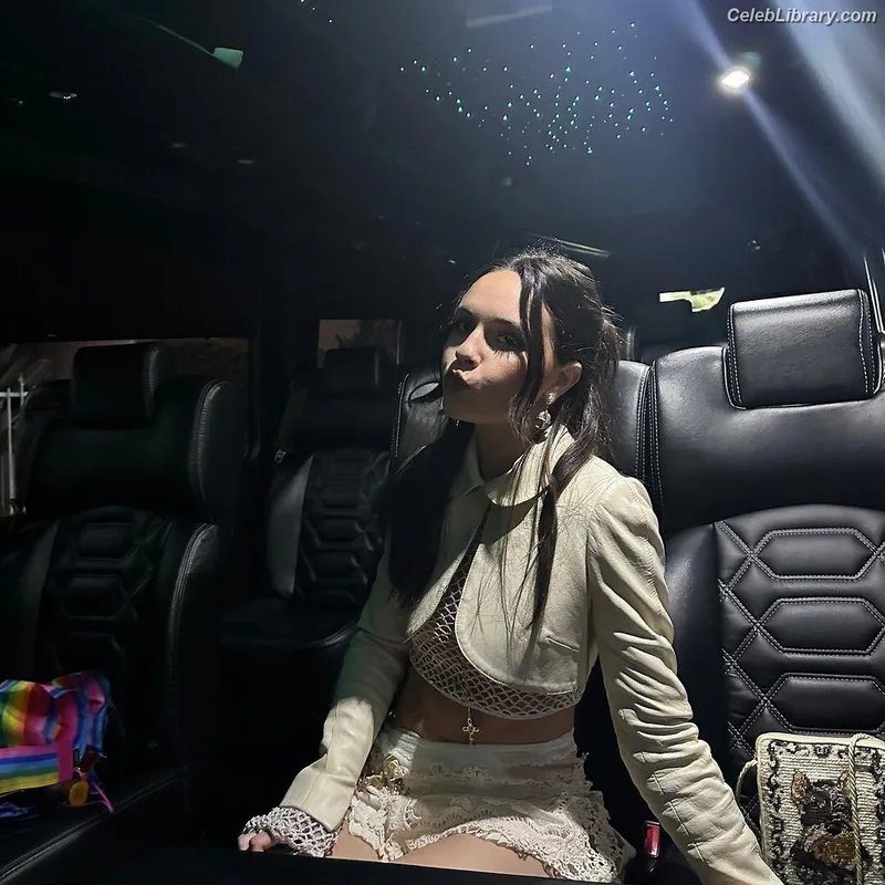 Bea Miller photo 18 of 340