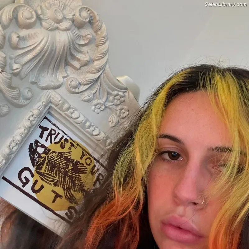 Bea Miller photo 24 of 340