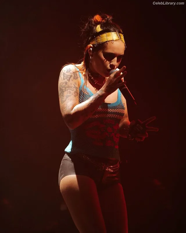 Bea Miller photo 2 of 340