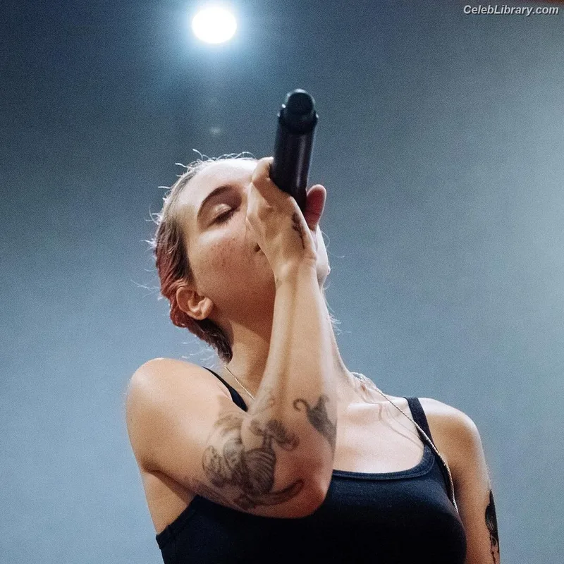 Bea Miller photo 16 of 340