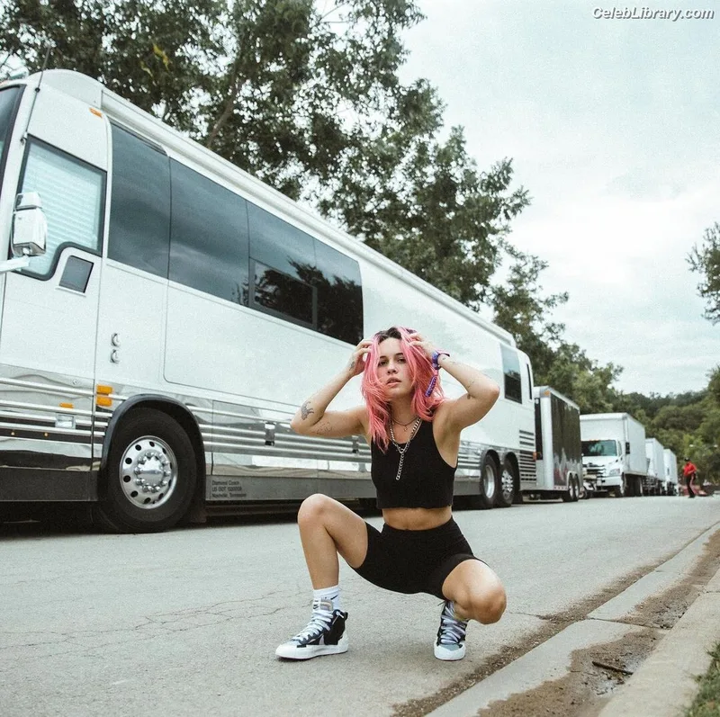 Bea Miller photo 21 of 340