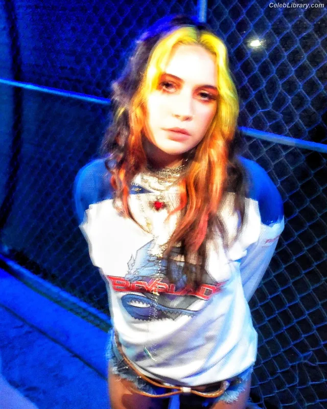Bea Miller photo 6 of 340