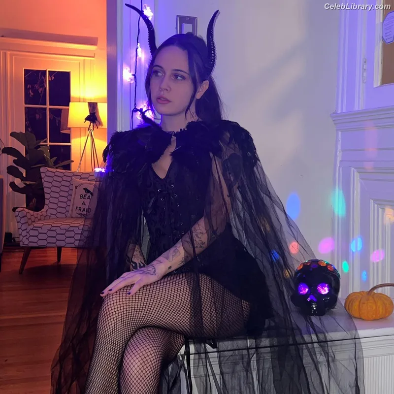Bea Miller photo 13 of 340
