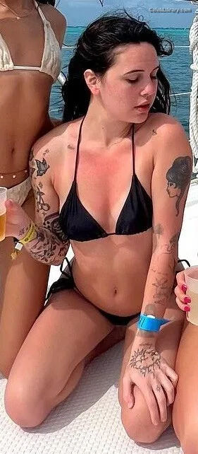 Bea Miller photo 16 of 340