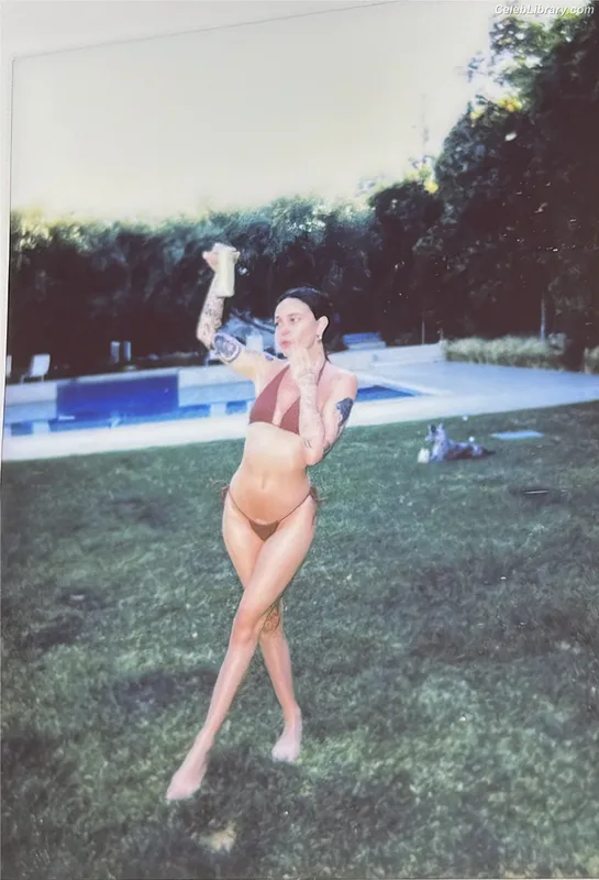 Bea Miller photo 17 of 340