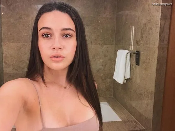 Bea Miller photo 2 of 340