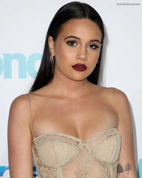 Bea Miller photo 11 of 340