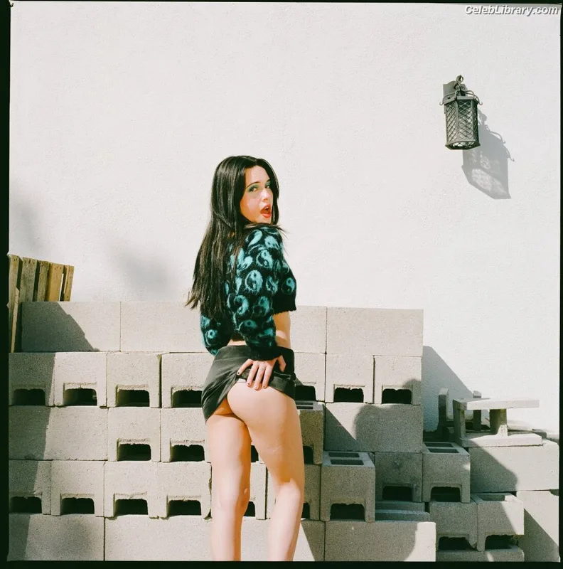 Bea Miller photo 13 of 340