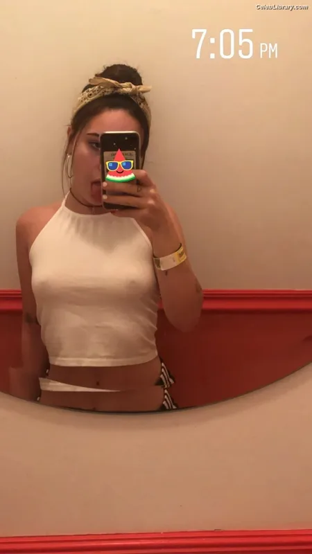 Bea Miller photo 15 of 340