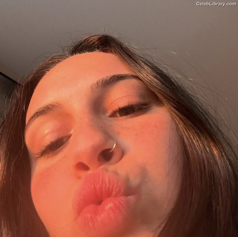 Bea Miller photo 19 of 340