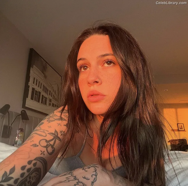 Bea Miller photo 20 of 340