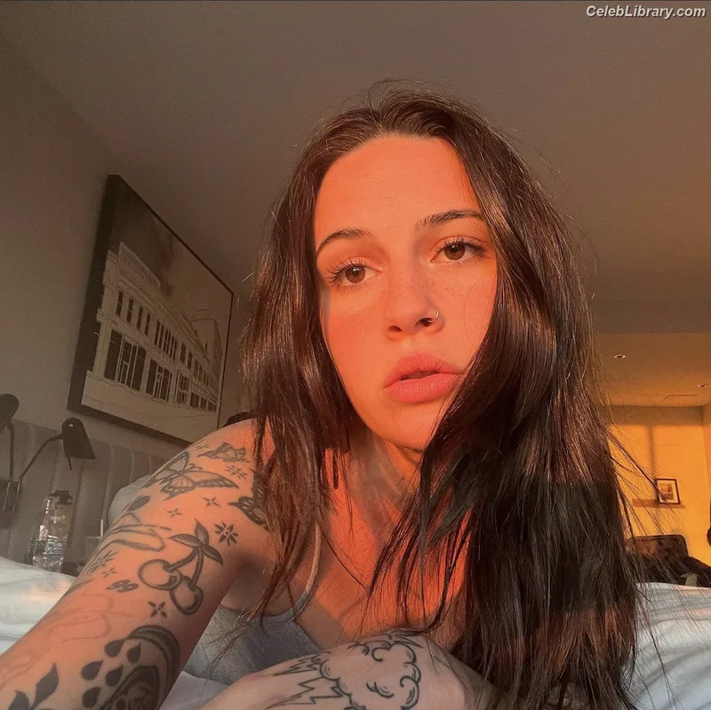 Bea Miller photo 21 of 340