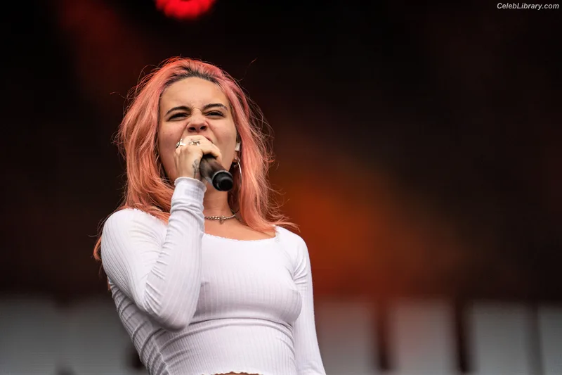 Bea Miller photo 2 of 340