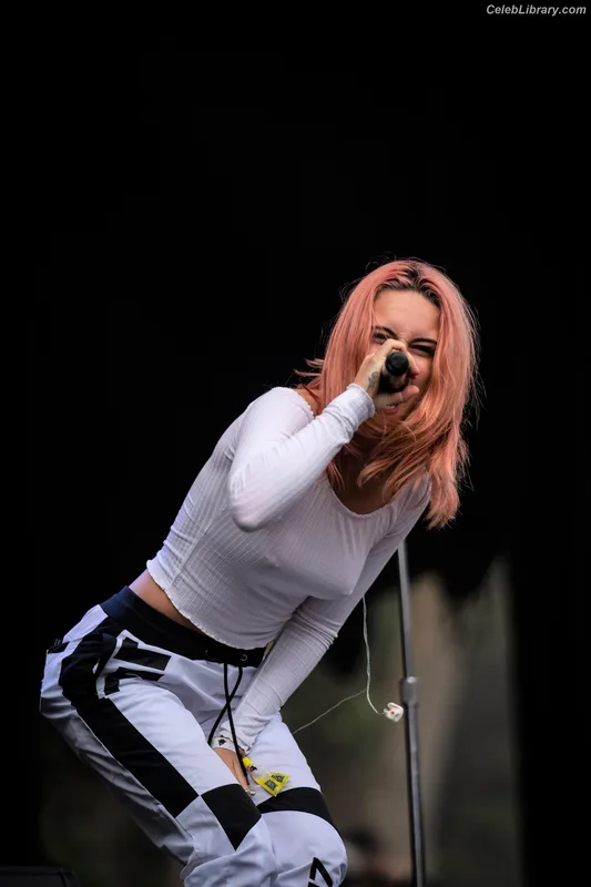 Bea Miller photo 3 of 340